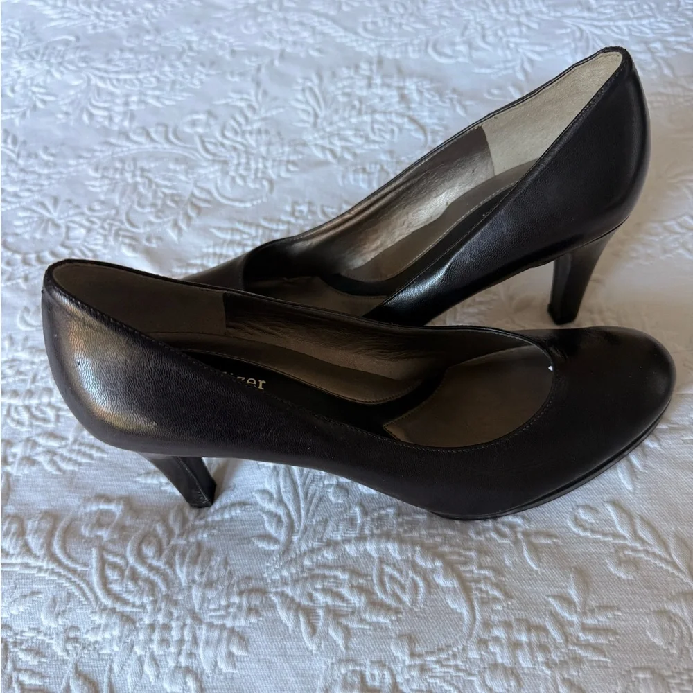 Naturalizer Michelle Classic Black Leather Pump - Heels size 9.5